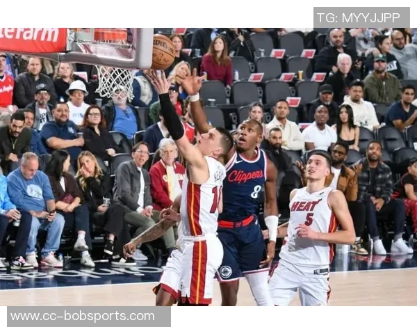 快船迎战骑士小卡复出首发搭档哈登科林斯祖巴茨邓恩全力争胜